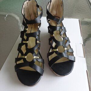 Cat & Jack cork wedge heel black strap sandals size 3, back zip, gold tone clips